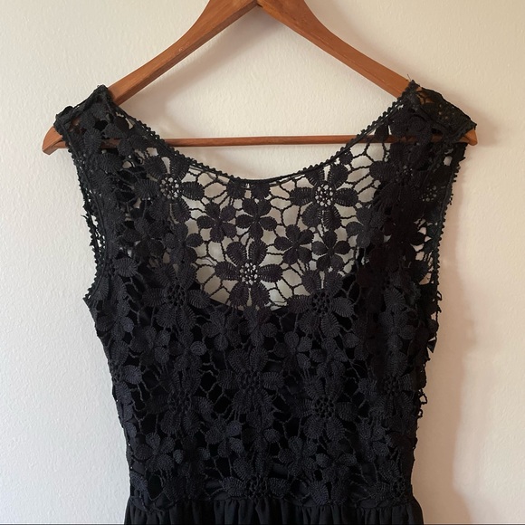 Black Lace Maxi Dress - Picture 2 of 10